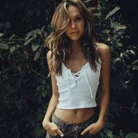 Alexis Ren