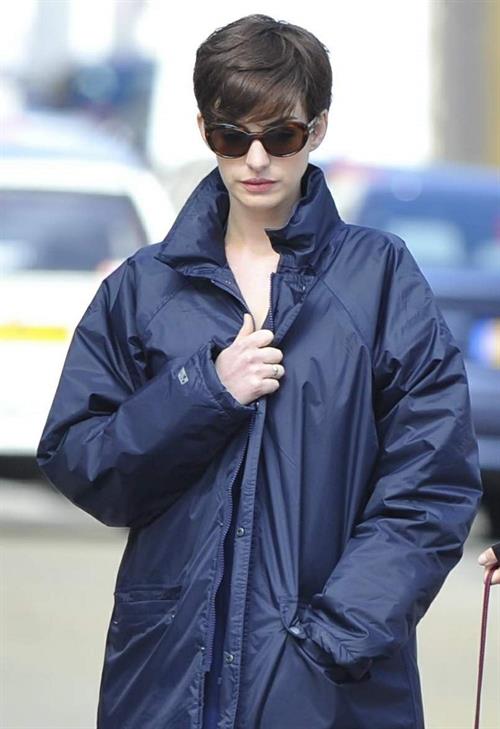 Anne Hathaway set of One Day in Paris August 31, 2013