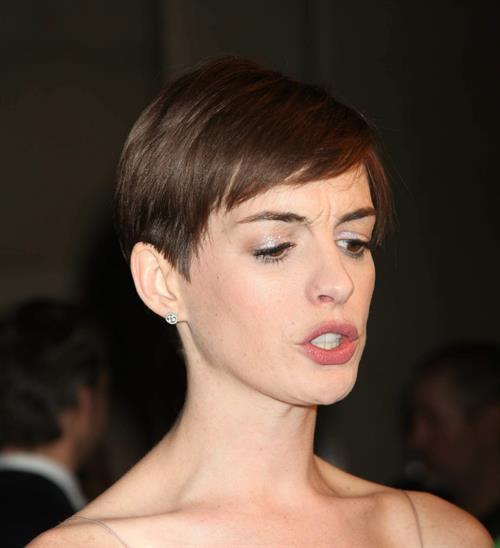 Anne Hathaway Attended the Museum of the Moving Image 27th Annual Black Tie Salute in New York Dec 11, 2012