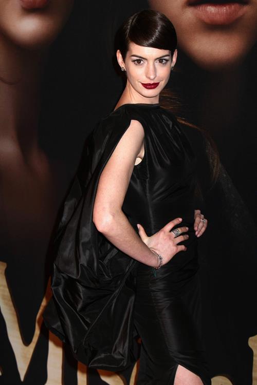 Anne Hathaway Les Miserables NY Premiere December 10-2012 