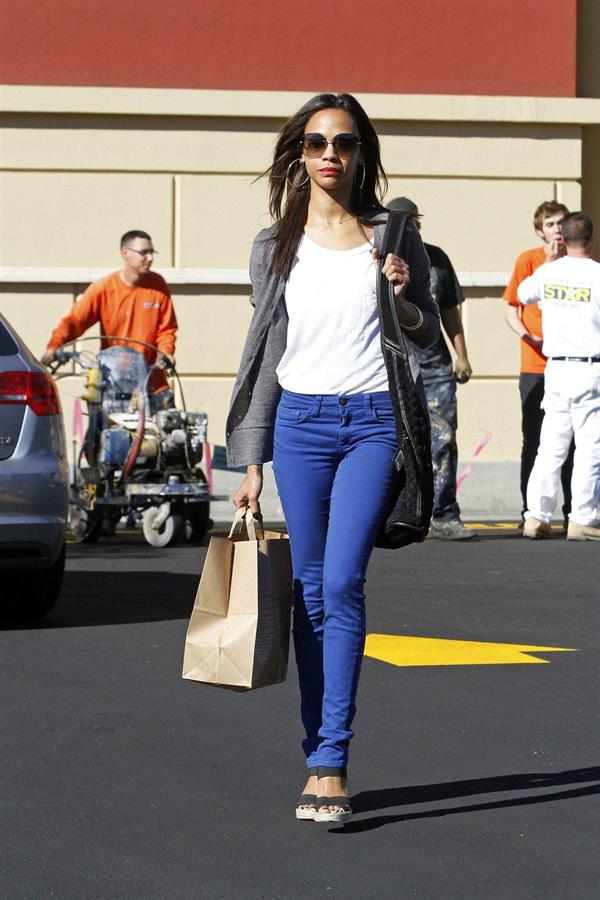 Zoe Saldana Out in Los Angeles January 4, 2012  