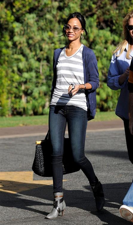 Zoe Saldana stops by the L.A. Mart