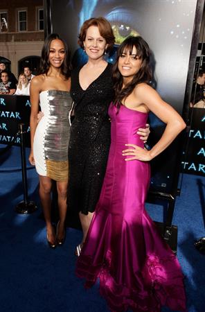 Zoe Saldana ''Avatar'' Premiere in Los Angeles December 16, 2009   