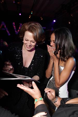 Zoe Saldana ''Avatar'' Premiere in Los Angeles December 16, 2009   