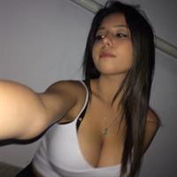 Coral Sharon taking a selfie