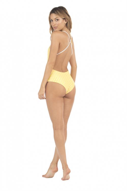 Cassie Amato in a bikini - ass