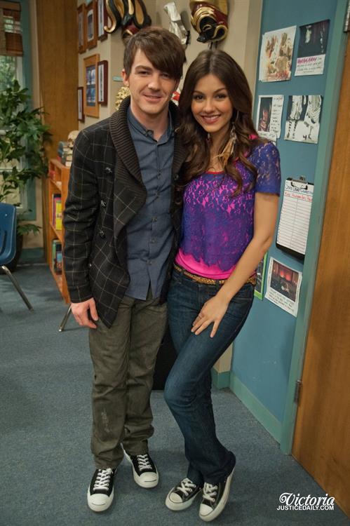 Victoria Justice Victorious Season 3-Episode 8 'April Fools' Blank' stills 