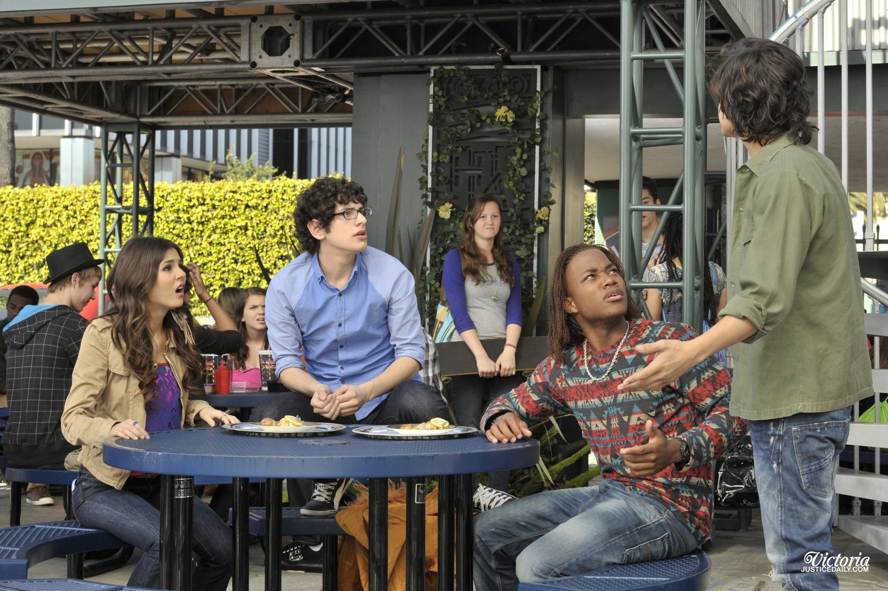 Victoria Justice Victorious Season 3-Episode 8 'April Fools' Blank' stills 
