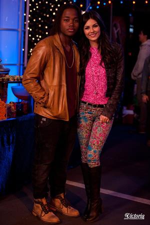 Victoria Justice Victorious Season 3 Episode 19 'Tori fies Beck and Jade' stills 