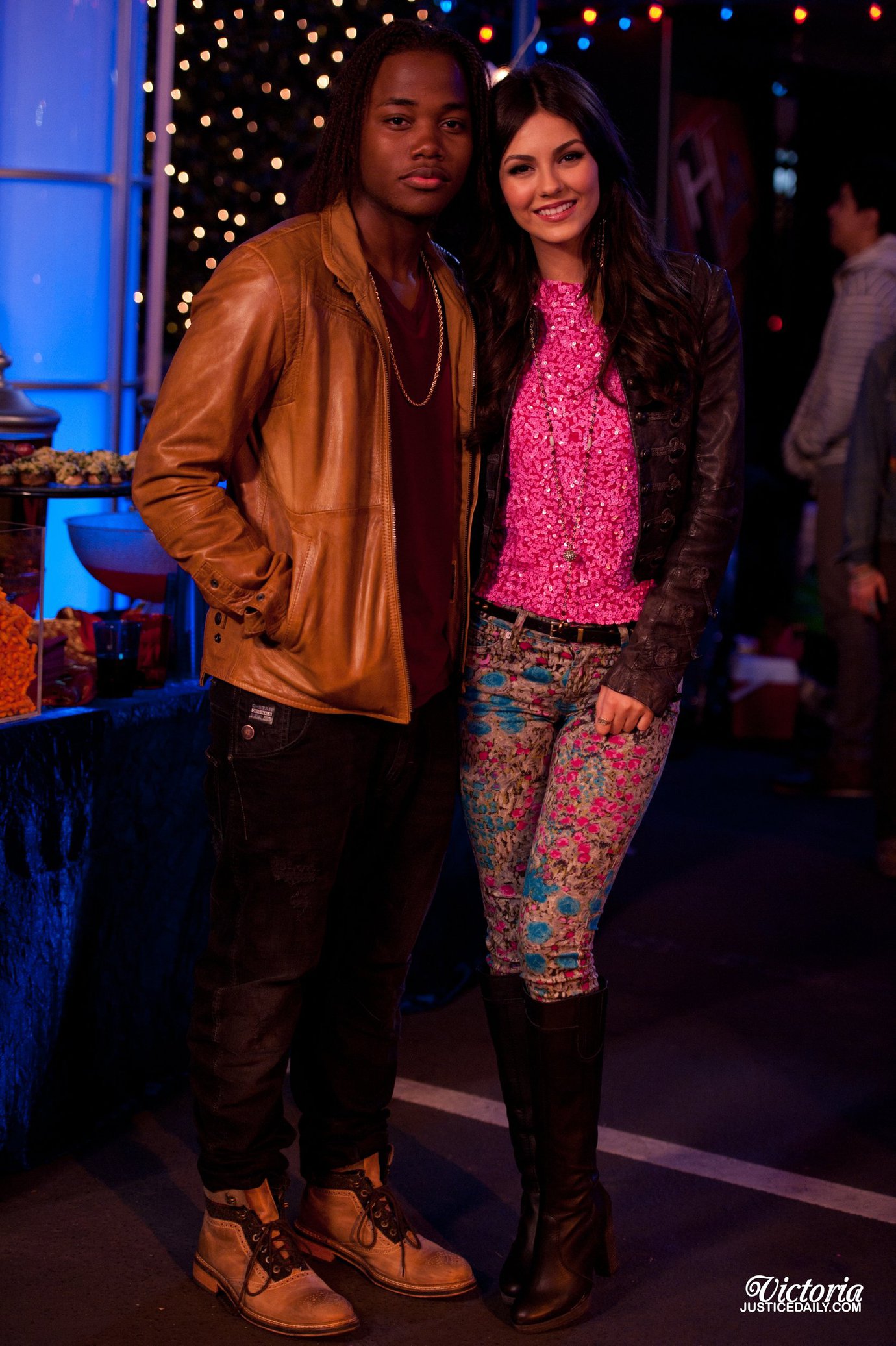 Victoria Justice Pictures Victoria Justice Victorious Season 3 Episode 19 'Tori fies Beck and Jade' stills
