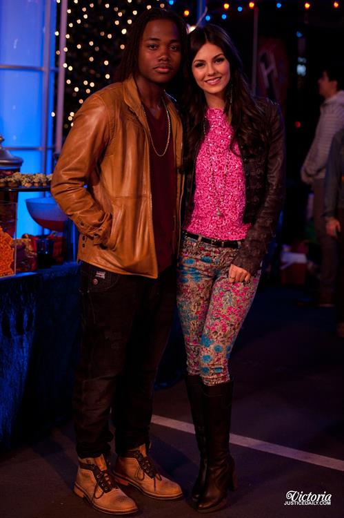 Victoria Justice Victorious Season 3 Episode 19 'Tori fies Beck and Jade' stills 