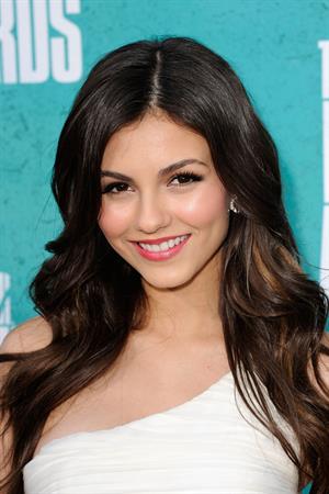 Victoria Justice - MTV Movie Awards at Universal Studios, Arrivals - June 3, 2012