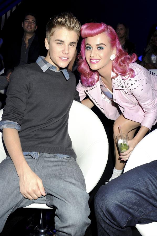 Katy Perry - 2011 MTV European Music Awards 11/6/11  