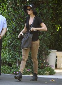 Katy Perry Katy being dropped off at her apartment in Los Angeles by John Mayer 