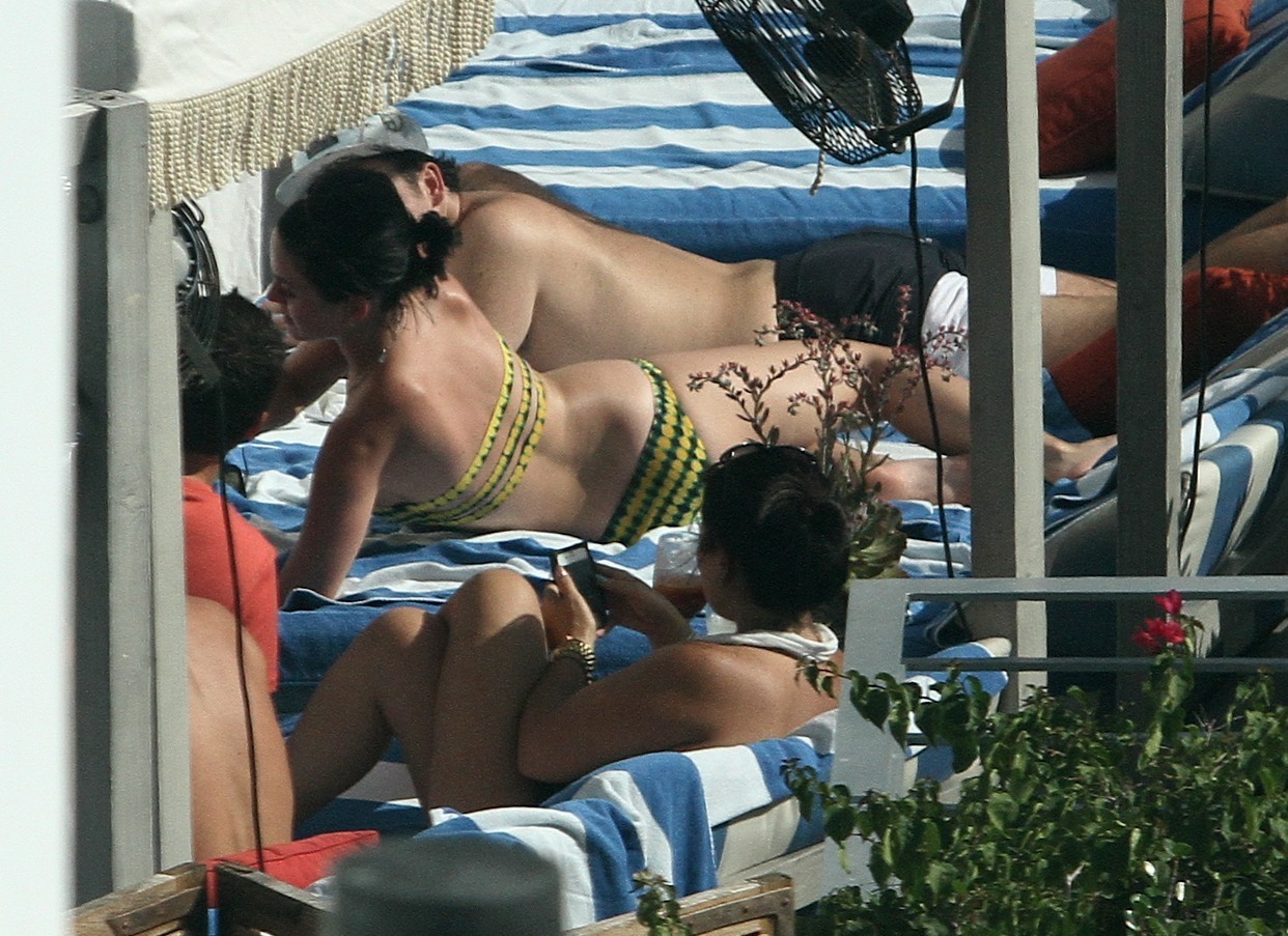 Katy Perry - In a bikini at a hotel pool in Miami July 27, 2012