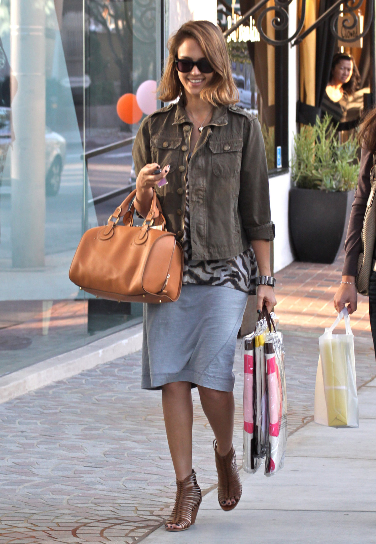 Jessica Alba at Bel Bambini in West Hollywood January 19, 2011 