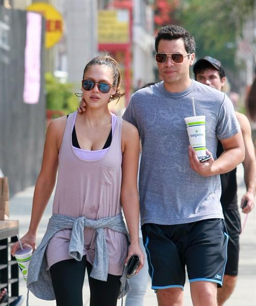 Jessica Alba going for smoothies September 14, 2011