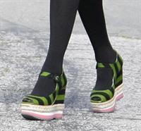 Jessica Alba shopping in Beverly Hills California on March 25, 2011 