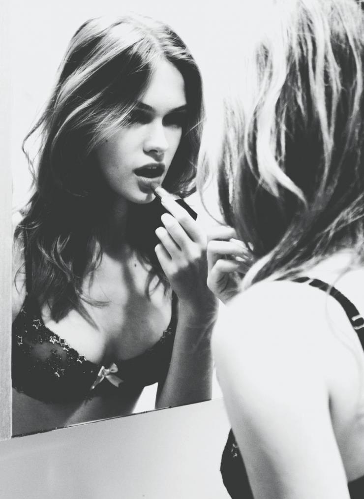 Lada Kravchenko in lingerie