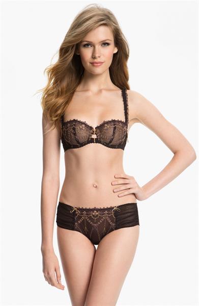 Lada Kravchenko in lingerie