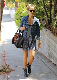 Jessica Alba heads to a private home in Santa Monica on May 31, 2013