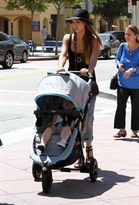 Jessica Alba Shopping with daughters - Aug 24 