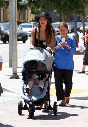 Jessica Alba Shopping with daughters - Aug 24 