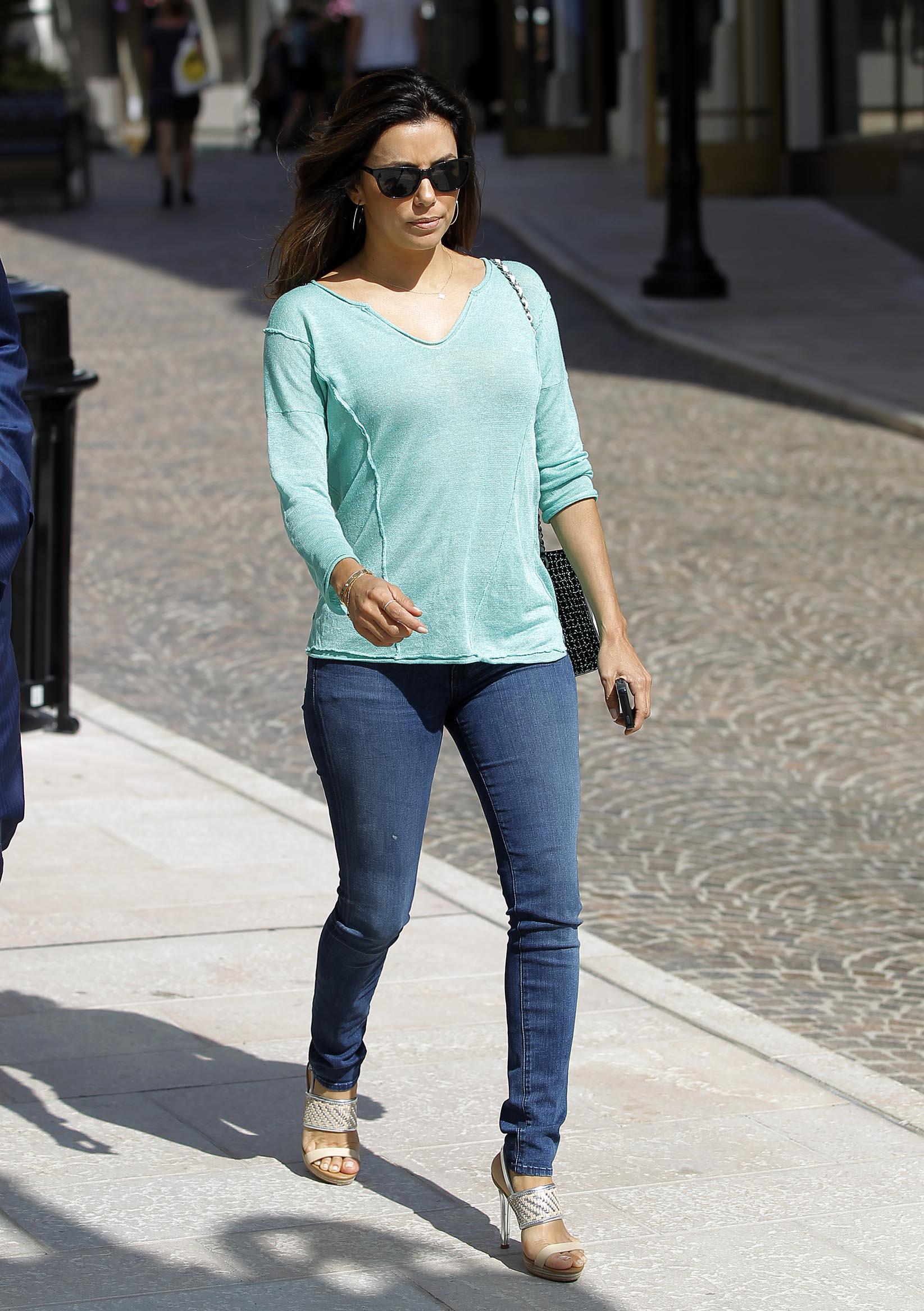 Eva Longoria Goes shoe shopping in Beverly Hills (May 23, 2013) 
