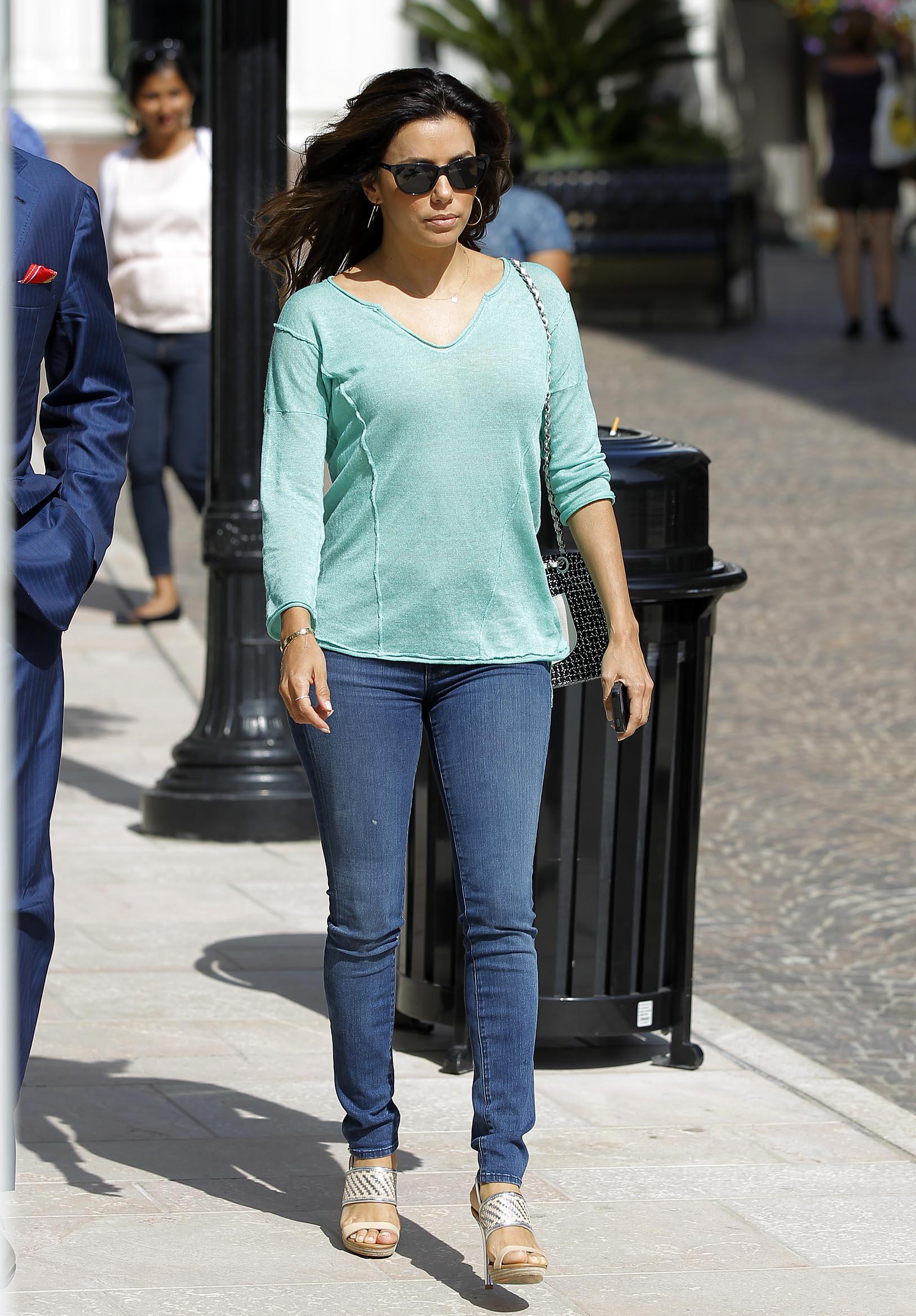 Eva Longoria Goes shoe shopping in Beverly Hills (May 23, 2013) 