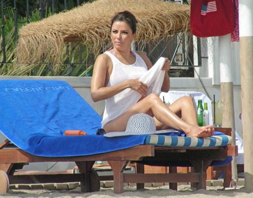 Eva Longoria Wearing a bikini on holiday in Marbella 04.08.13 