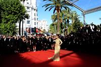 Eva Longoria in a Versace dress at the premiere of Le Passe in Cannes (17.05.2013) 