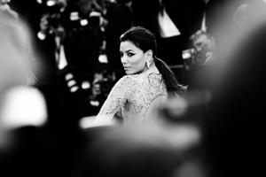 Eva Longoria in a Versace dress at the premiere of Le Passe in Cannes (17.05.2013) 