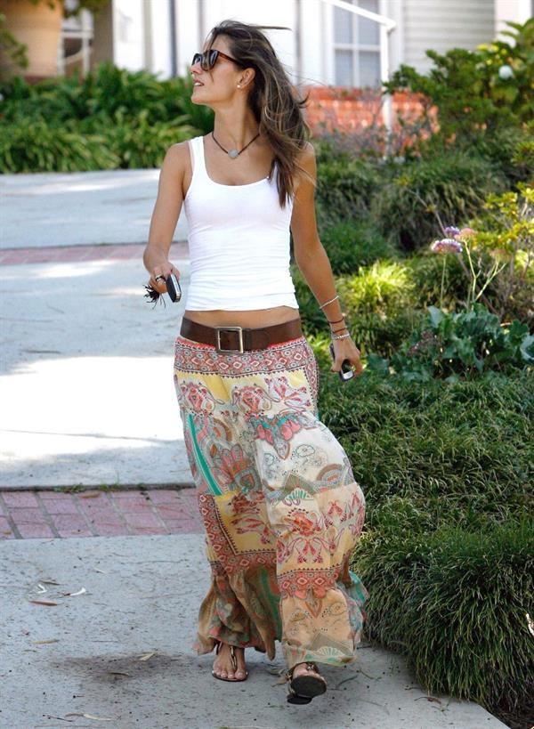 Alessandra Ambrosio checking out houses in Los Angeles 13.09.11 