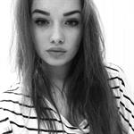 Olga Nowotarska taking a selfie