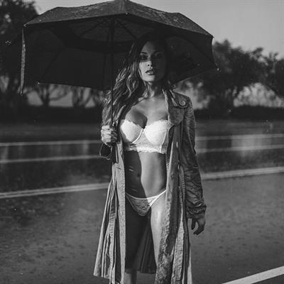 Johana Gómez in lingerie