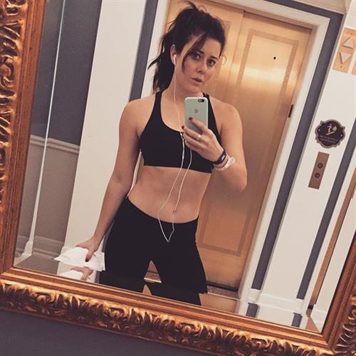 Manon Mathews taking a selfie