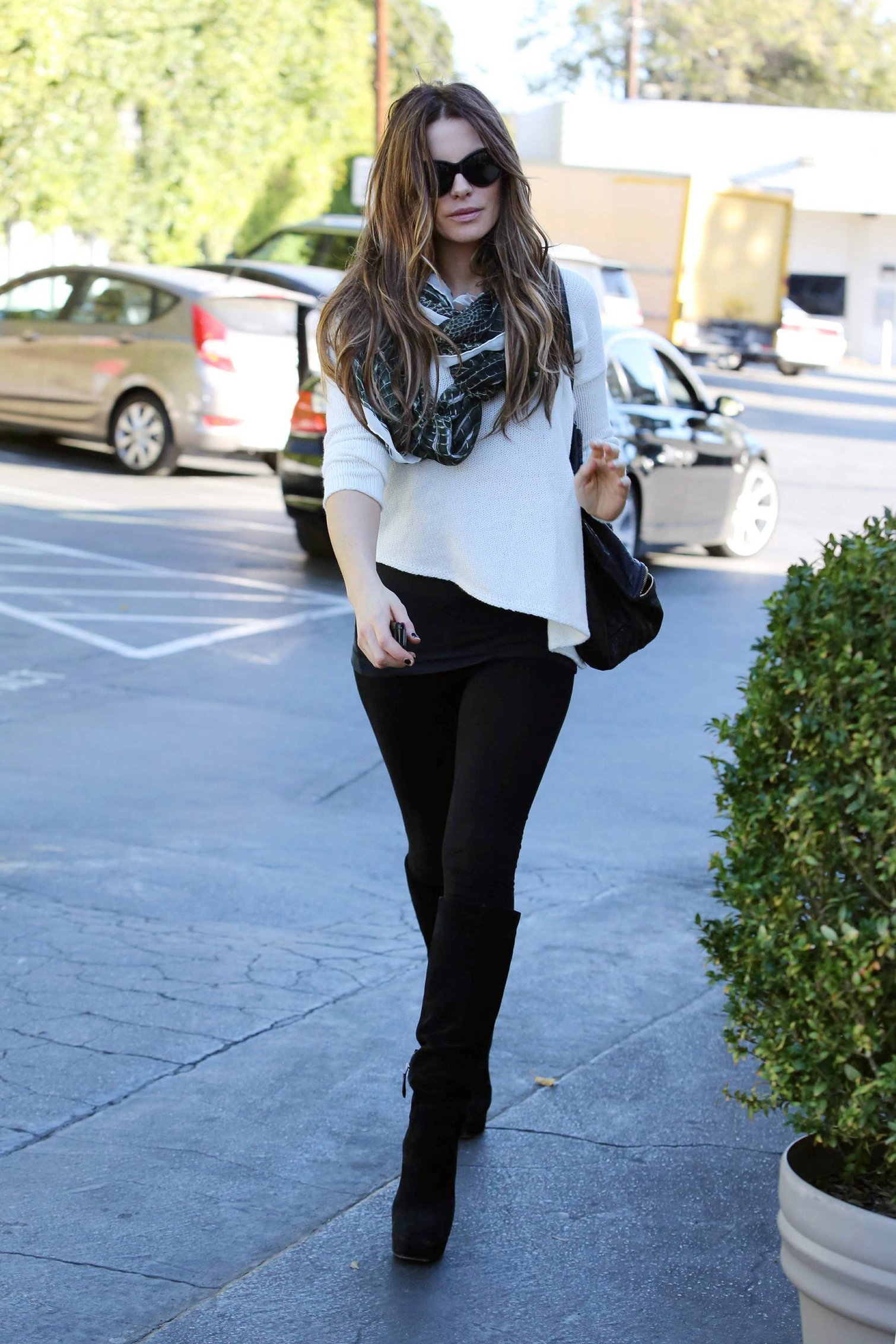 Kate Beckinsale at Brentwood Country Market October 31-2013 
