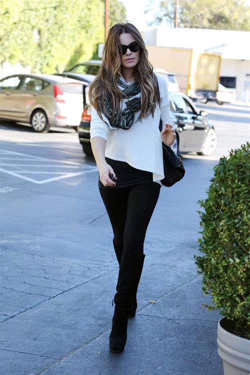 Kate Beckinsale at Brentwood Country Market October 31-2013 
