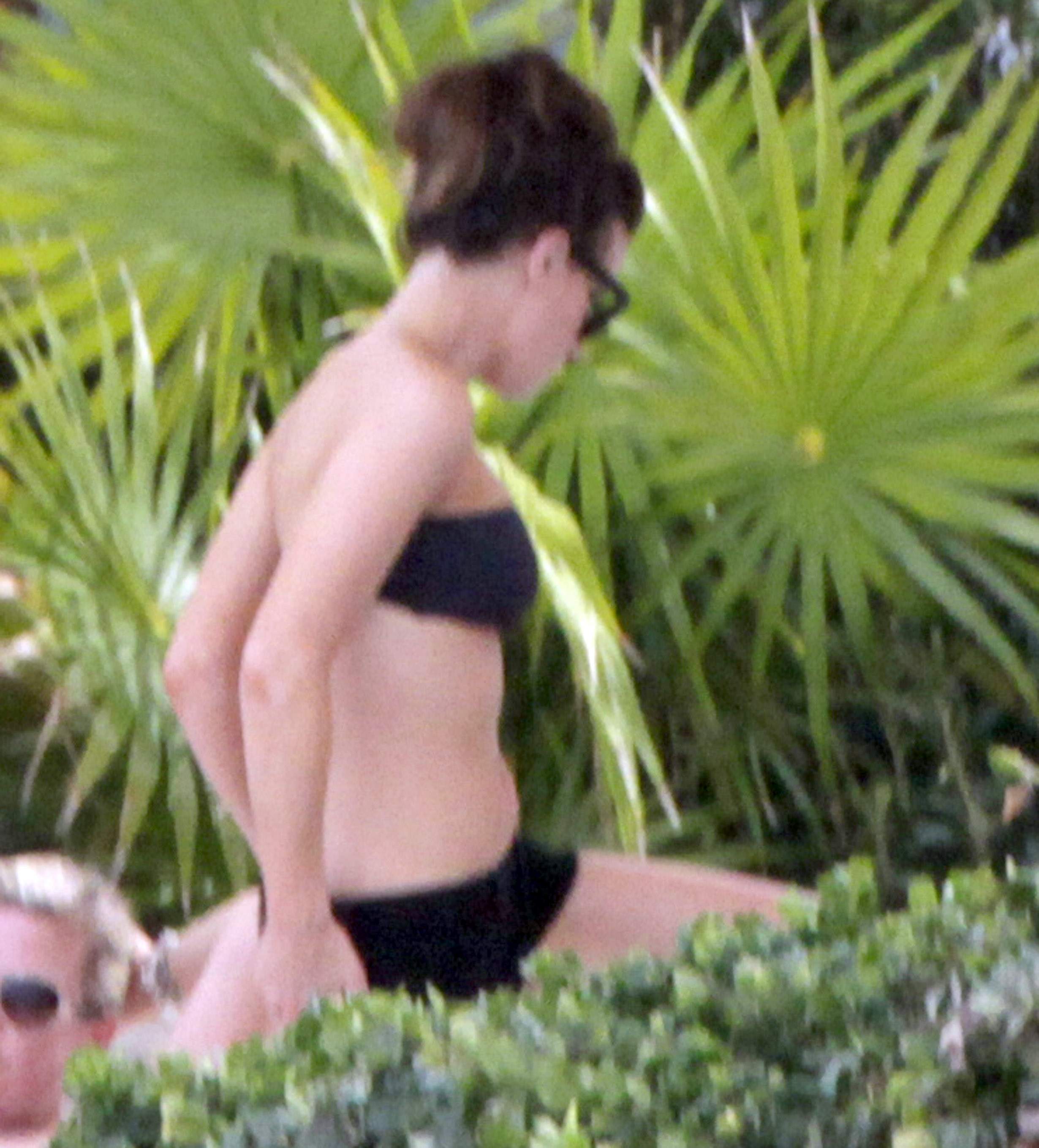 Kate Beckinsale Bikini Pictures Kate Beckinsale in bikini as she fits in some sunbathing on family holiday in Mexico March 28-2013