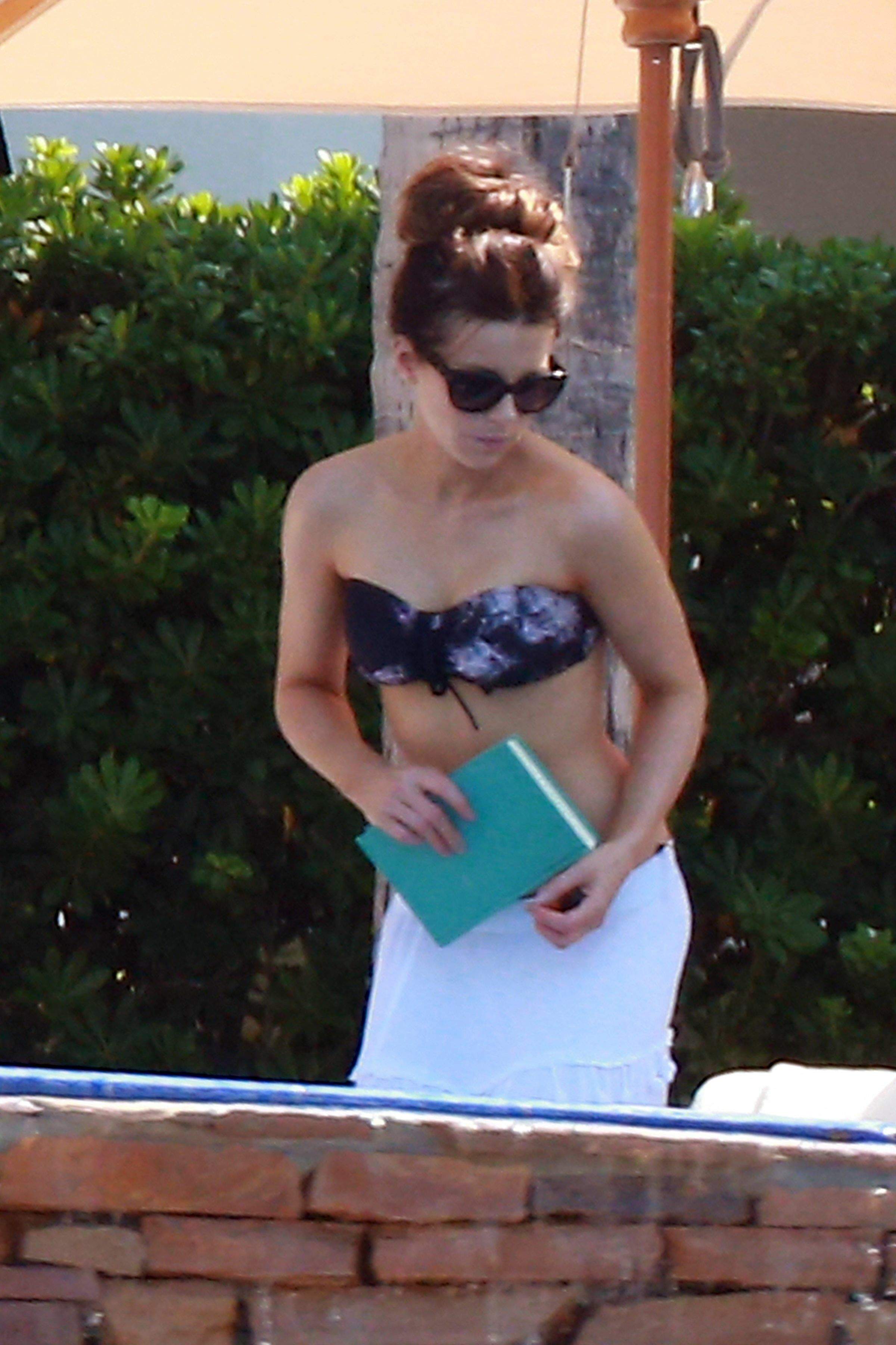 Kate Beckinsale wearing a bikini on vacation in Mexico August 21, 2013