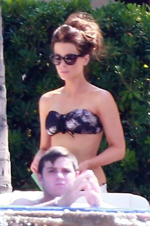 Kate Beckinsale wearing a bikini on vacation in Mexico August 21, 2013