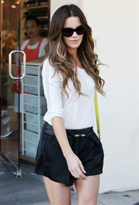 Kate Beckinsale Gets Her Nails Done in Brentwood - September 6, 2013