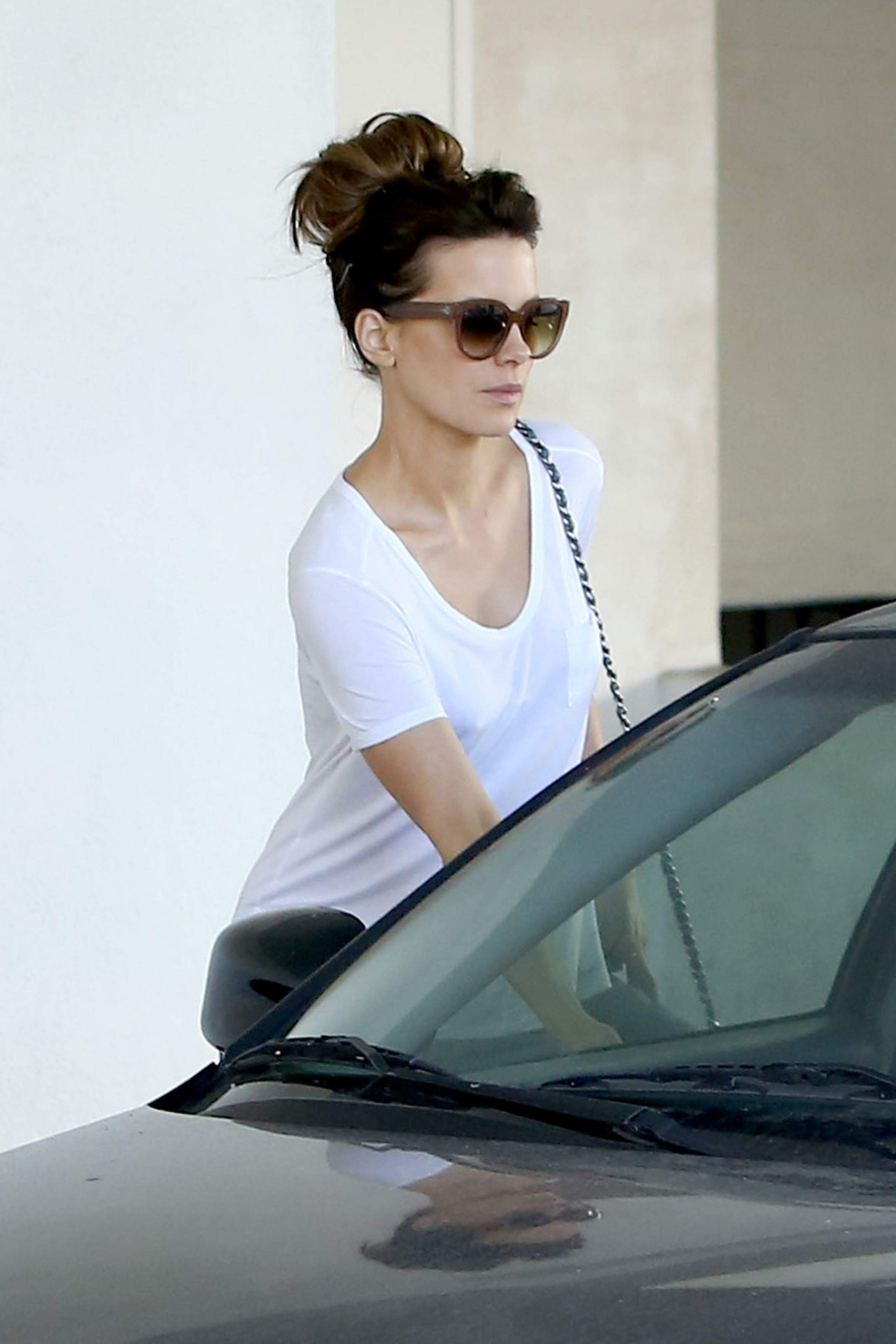 Kate Beckinsale Pictures Kate Beckinsale out in Beverly Hills - August 9, 2013