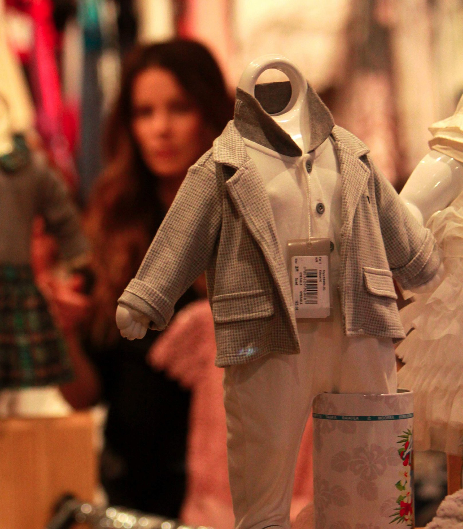 Kate Beckinsale shopping at Piccolo Paradiso store December 14, 2012 