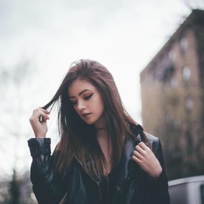Chrissy Costanza