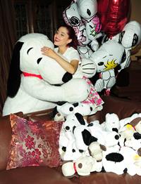 Ariana Grande Valentine Twitter party in Los Angeles 08-02-2012 