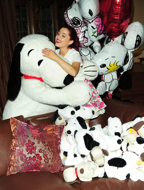 Ariana Grande Valentine Twitter party in Los Angeles 08-02-2012 
