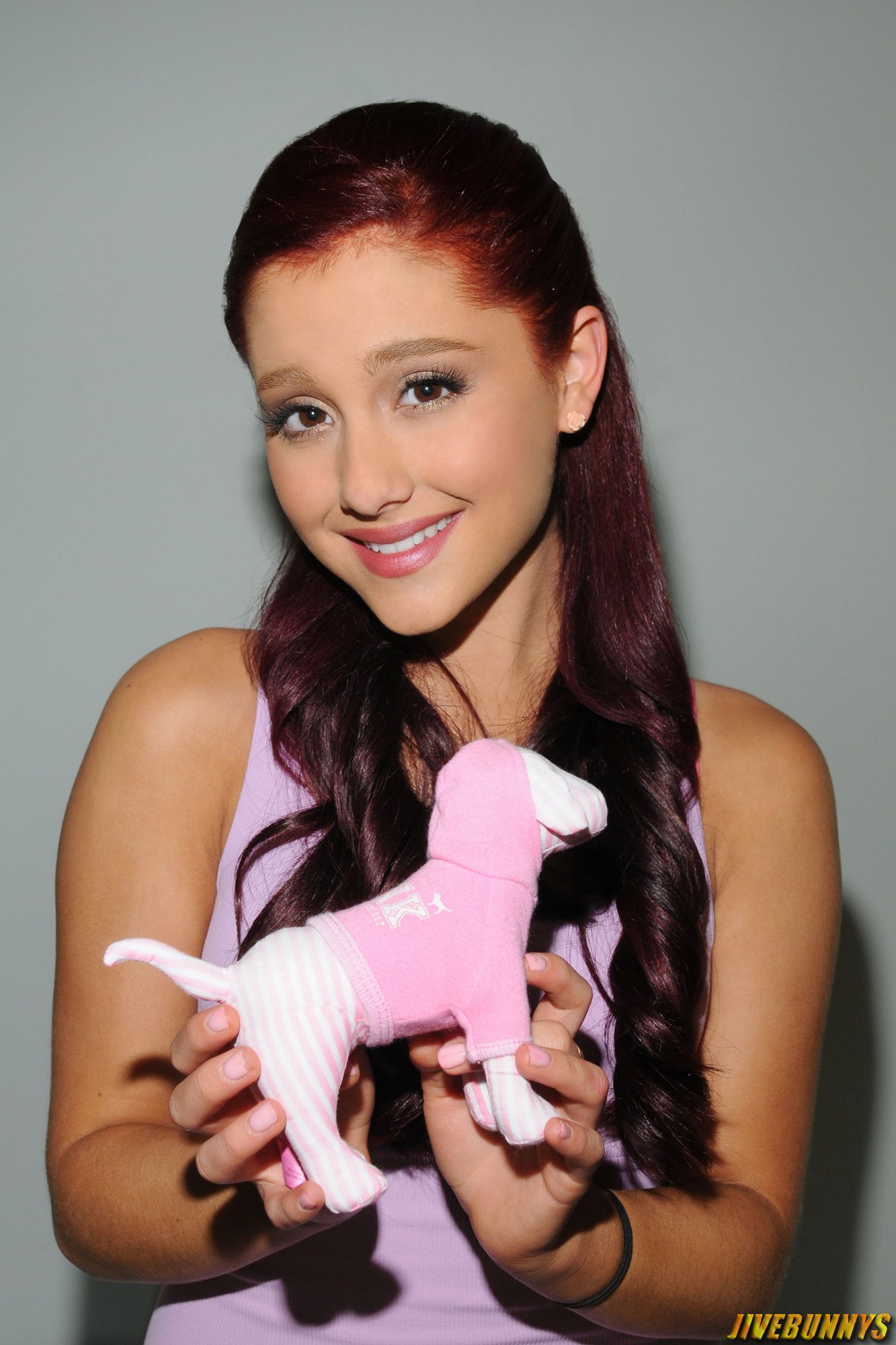 Ariana Grande Pictures. Ariana Grande photoshoot in Los Angeles