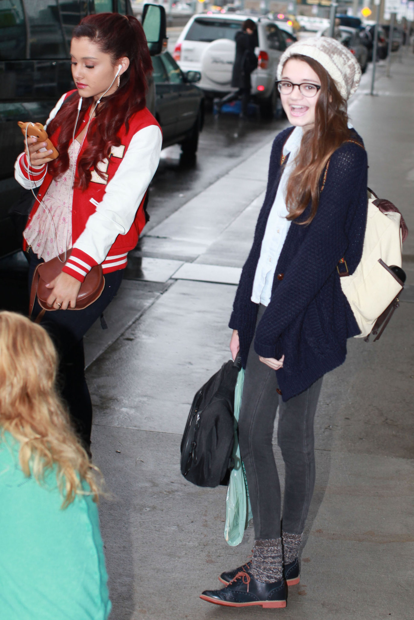 Ariana Grande catching flight back to LA in Vancouver 11/3/12