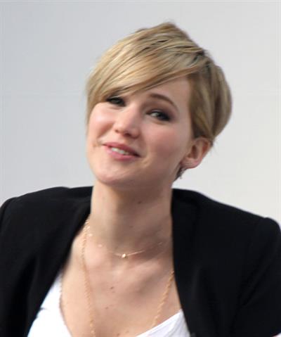 Jennifer Lawrence Q&A at the Yahoo Headquarters - Los Angeles - November 6, 2013 